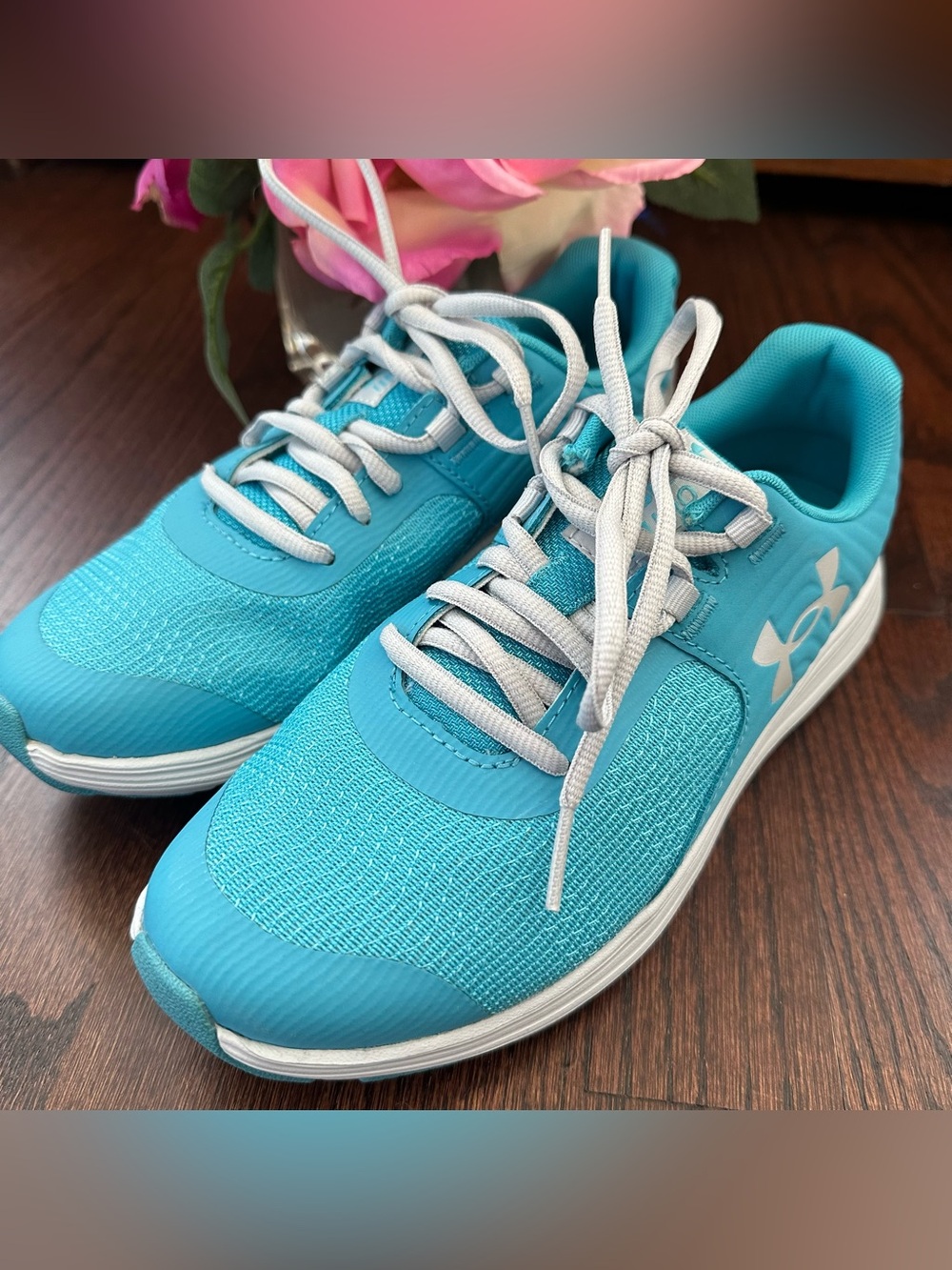 Under Armour GGS Outhustle sneakers, size 4.5Y